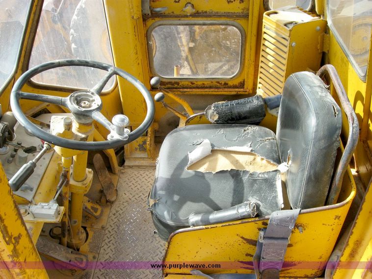 image for item 8824 Caterpillar 966C wheel loader
