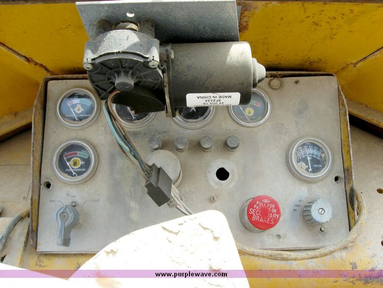 image for item 8824 Caterpillar 966C wheel loader