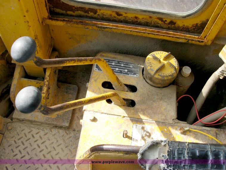 image for item 8824 Caterpillar 966C wheel loader