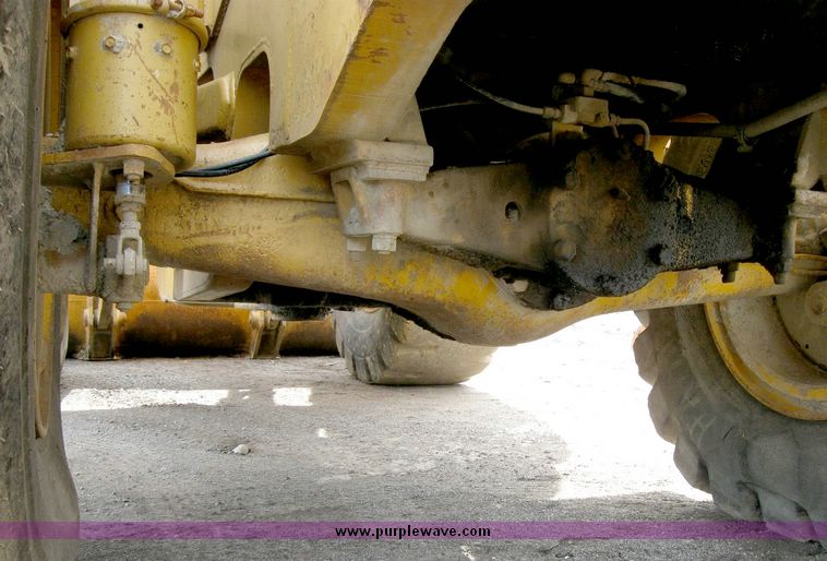 image for item 8824 Caterpillar 966C wheel loader