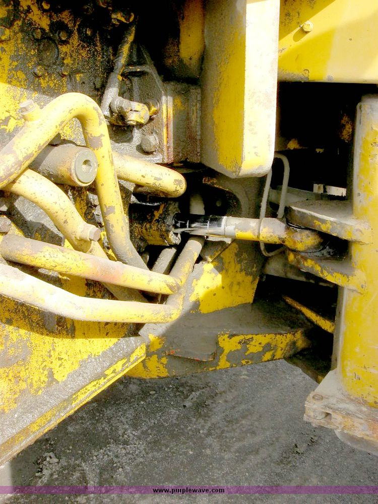 image for item 8825 Caterpillar 966C wheel loader