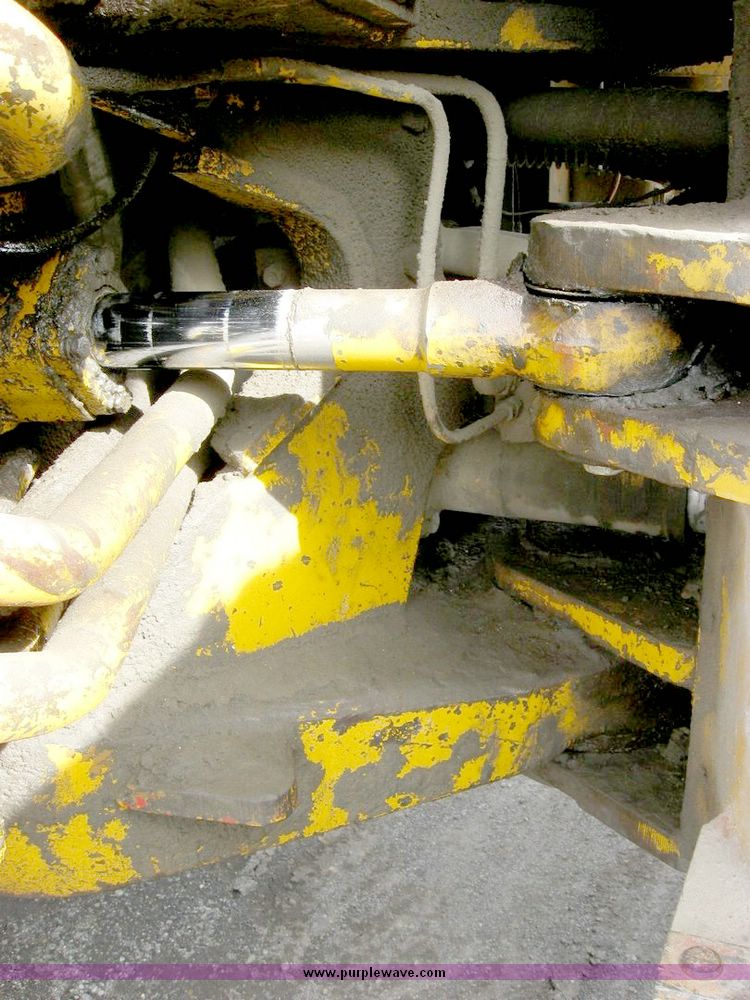 image for item 8825 Caterpillar 966C wheel loader