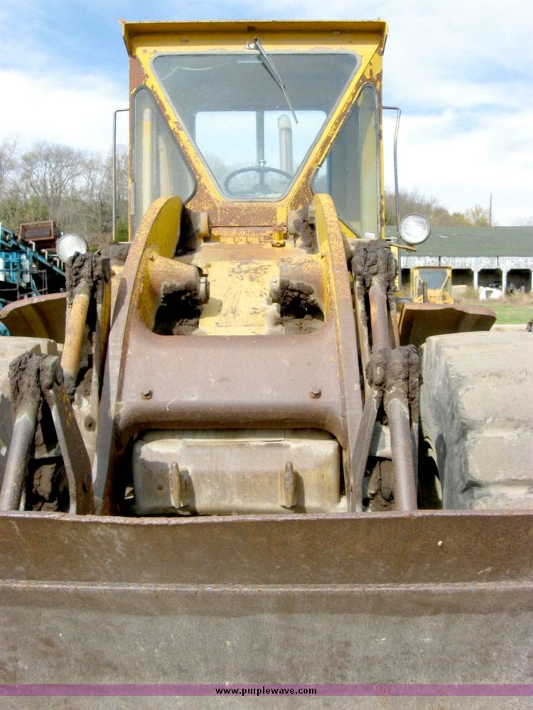 image for item 8825 Caterpillar 966C wheel loader