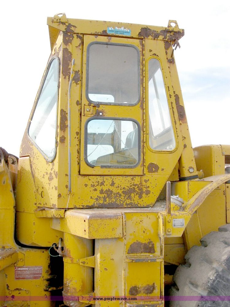 image for item 8825 Caterpillar 966C wheel loader