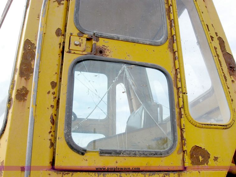 image for item 8825 Caterpillar 966C wheel loader