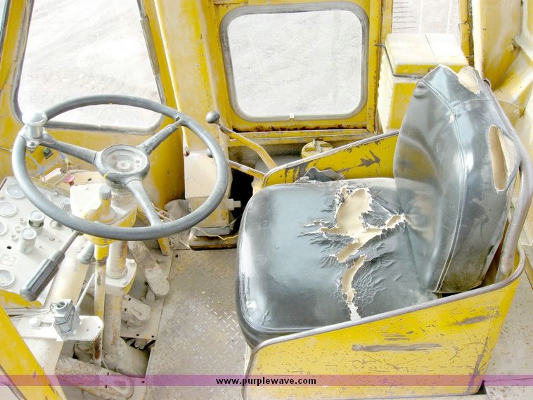 image for item 8825 Caterpillar 966C wheel loader