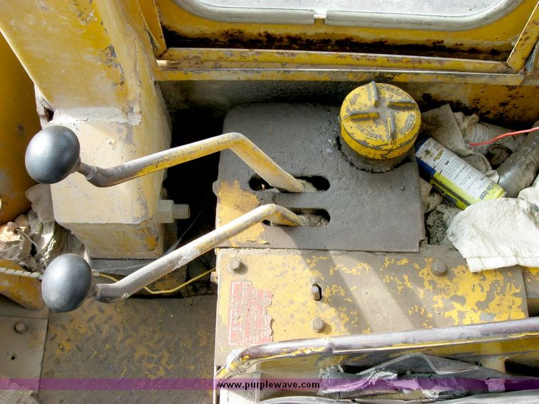 image for item 8825 Caterpillar 966C wheel loader