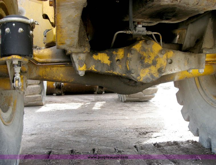 image for item 8825 Caterpillar 966C wheel loader