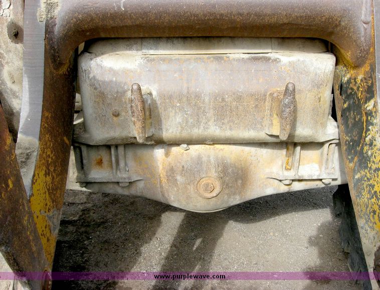 image for item 8825 Caterpillar 966C wheel loader