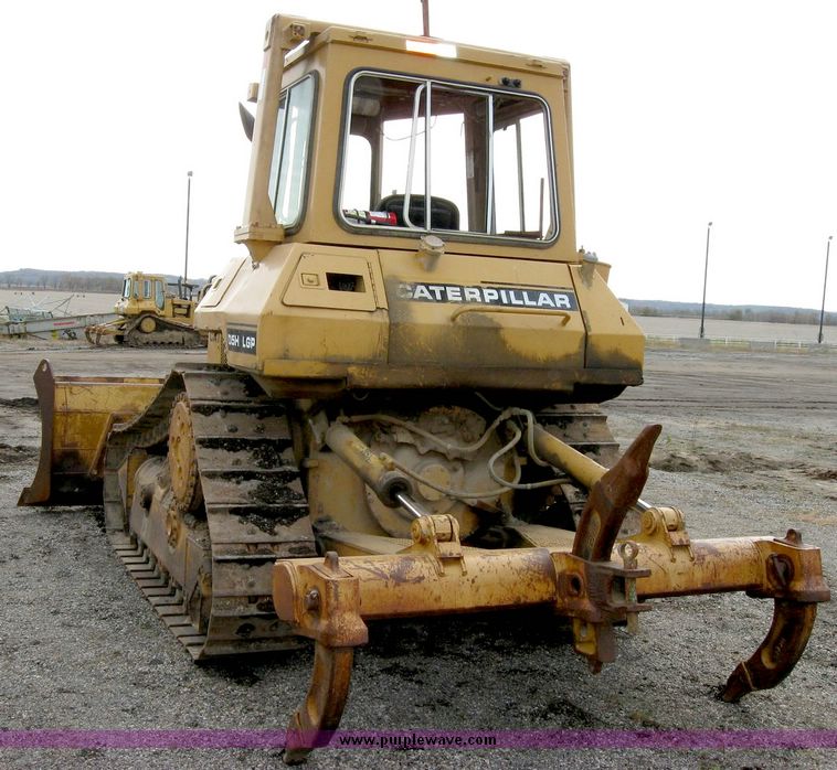 image for item 8826 Caterpillar D5H LGP track dozer