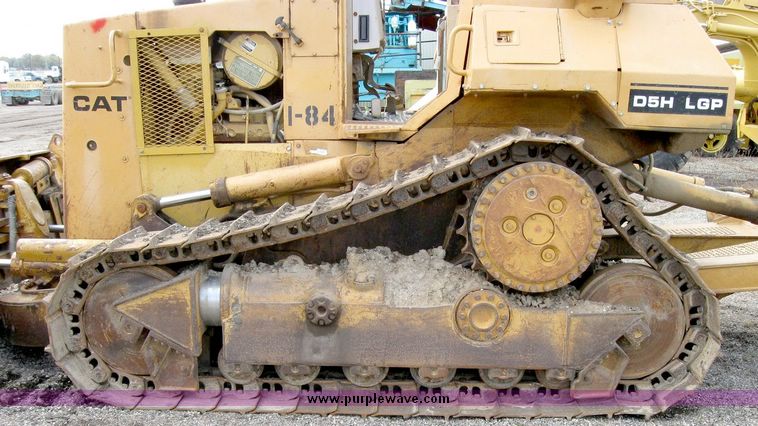 image for item 8826 Caterpillar D5H LGP track dozer