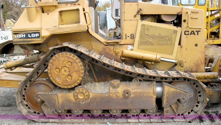 image for item 8826 Caterpillar D5H LGP track dozer
