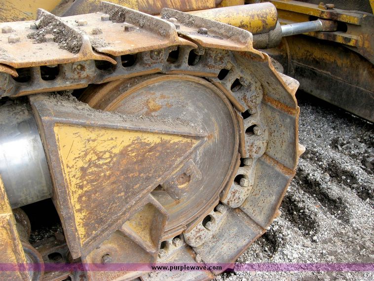 image for item 8826 Caterpillar D5H LGP track dozer