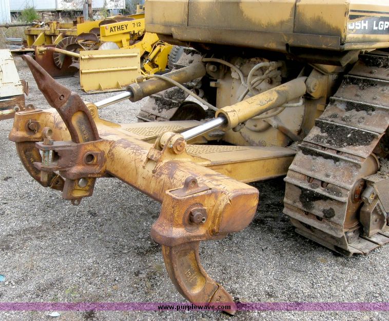 image for item 8826 Caterpillar D5H LGP track dozer