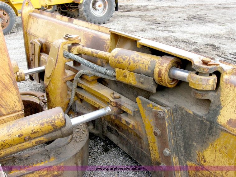 image for item 8826 Caterpillar D5H LGP track dozer