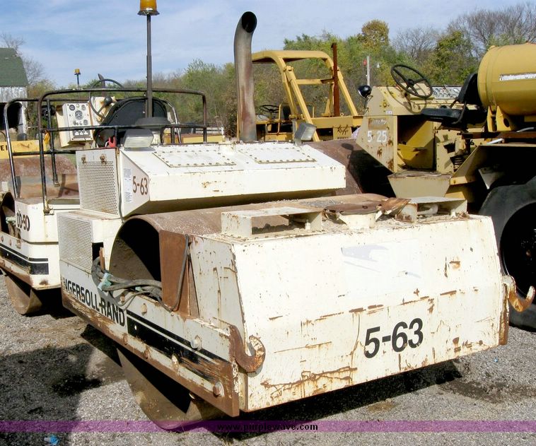 image for item 8830 Ingersoll Rand DD-90 vibratory compactor