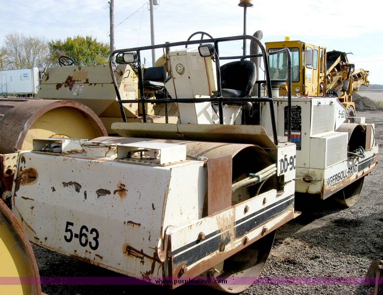 image for item 8830 Ingersoll Rand DD-90 vibratory compactor