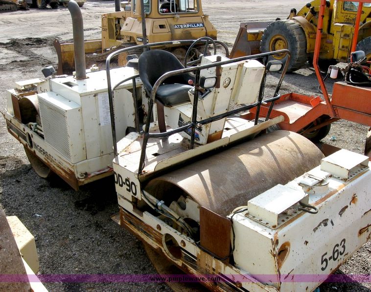 image for item 8830 Ingersoll Rand DD-90 vibratory compactor