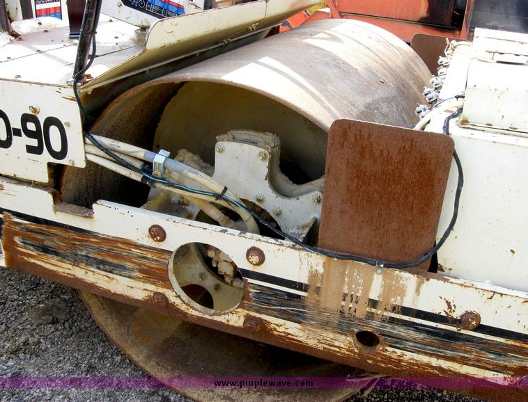 image for item 8830 Ingersoll Rand DD-90 vibratory compactor