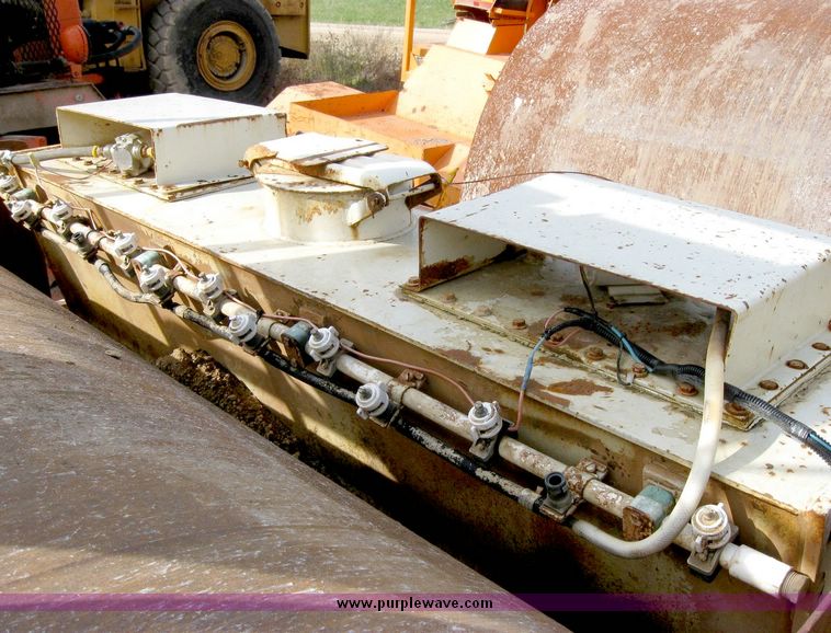 image for item 8830 Ingersoll Rand DD-90 vibratory compactor