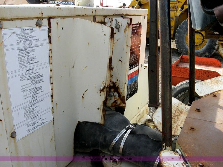 image for item 8830 Ingersoll Rand DD-90 vibratory compactor