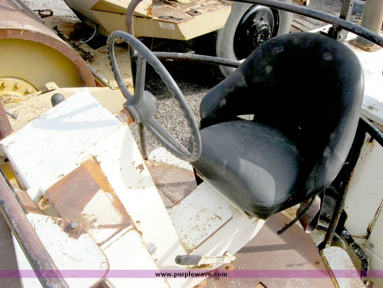 image for item 8830 Ingersoll Rand DD-90 vibratory compactor