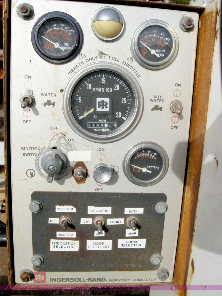 image for item 8830 Ingersoll Rand DD-90 vibratory compactor