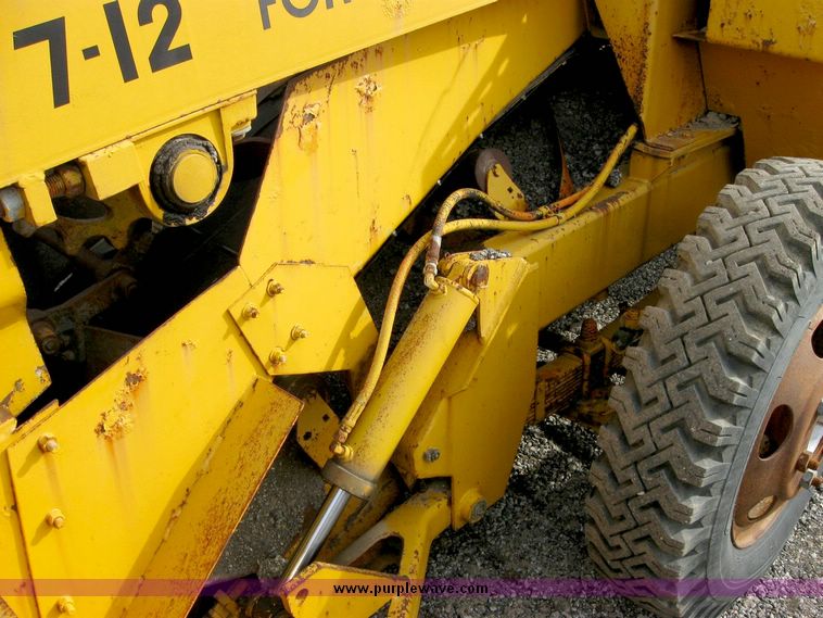 image for item 8835 Athey 7-12 force feed loader