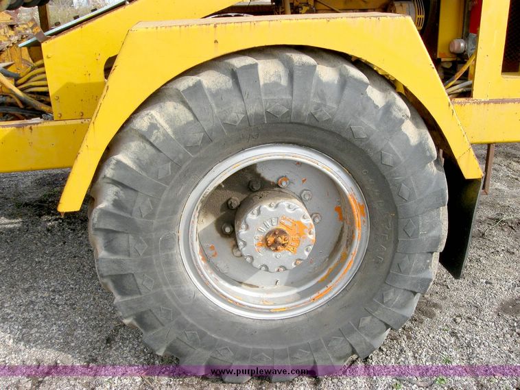 image for item 8835 Athey 7-12 force feed loader