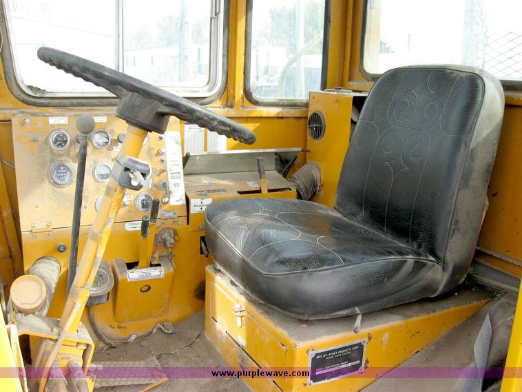 image for item 8835 Athey 7-12 force feed loader