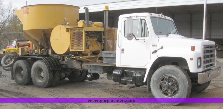 image for item 8863 1987 International F-1954 6x4 truck with AMZ asphalt applicator