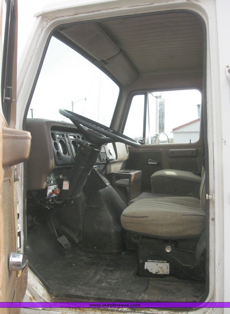 image for item 8863 1987 International F-1954 6x4 truck with AMZ asphalt applicator