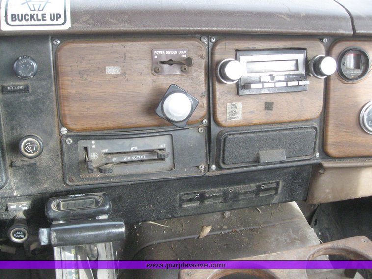 image for item 8863 1987 International F-1954 6x4 truck with AMZ asphalt applicator