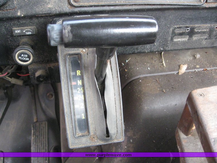 image for item 8863 1987 International F-1954 6x4 truck with AMZ asphalt applicator