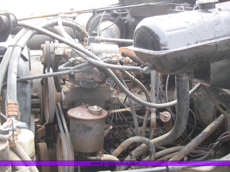 image for item 8863 1987 International F-1954 6x4 truck with AMZ asphalt applicator