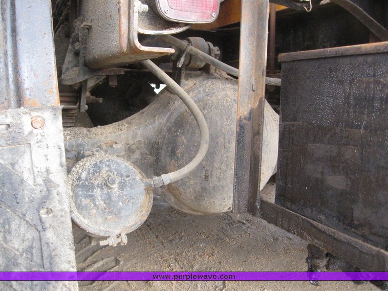 image for item 8863 1987 International F-1954 6x4 truck with AMZ asphalt applicator