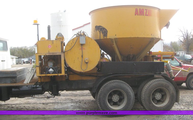 image for item 8863 1987 International F-1954 6x4 truck with AMZ asphalt applicator