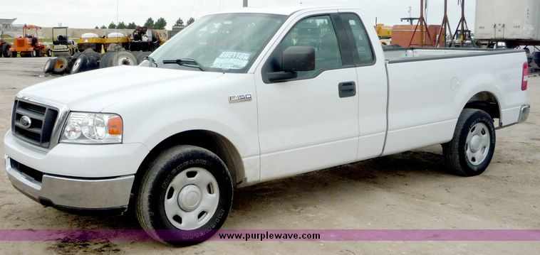 image for item 3915 2004 Ford F150 pickup truck