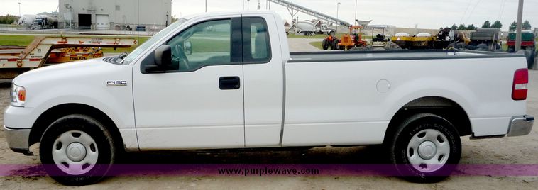 image for item 3915 2004 Ford F150 pickup truck