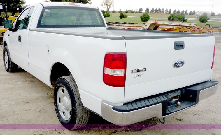 image for item 3915 2004 Ford F150 pickup truck