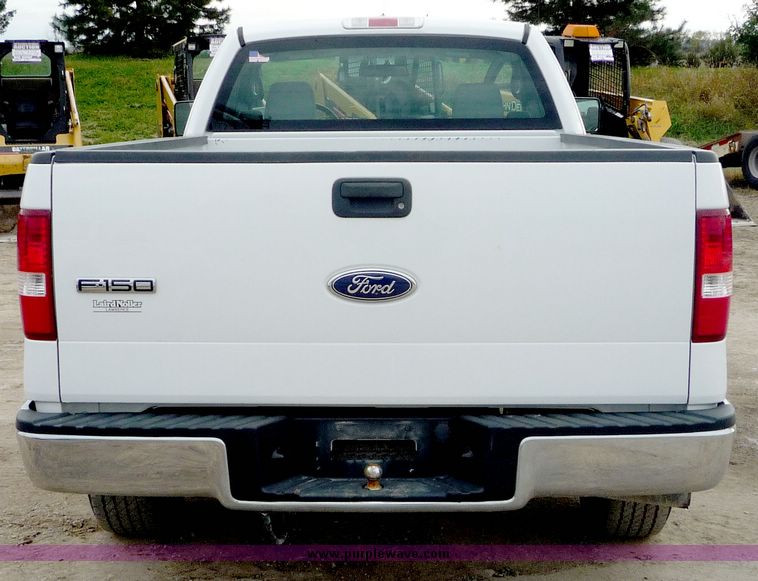 image for item 3915 2004 Ford F150 pickup truck