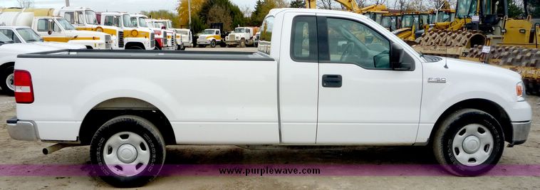 image for item 3915 2004 Ford F150 pickup truck