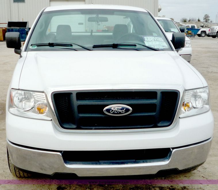 image for item 3915 2004 Ford F150 pickup truck