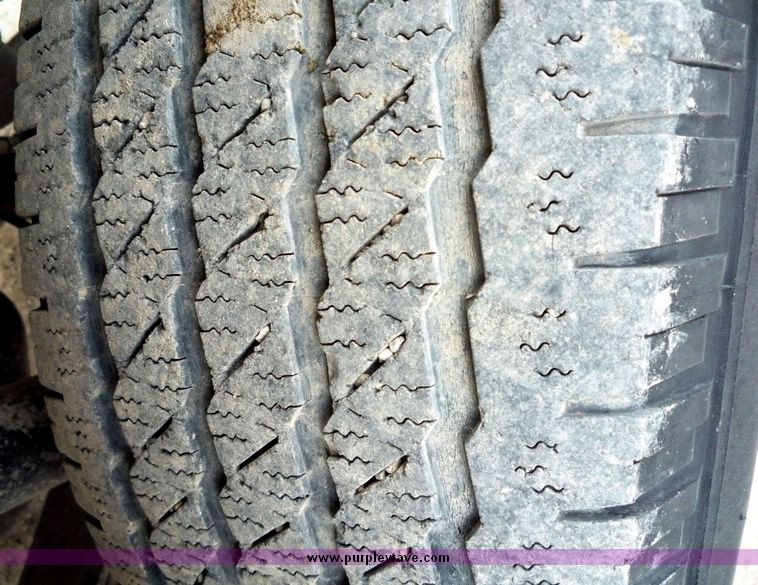 image for item 3915 2004 Ford F150 pickup truck