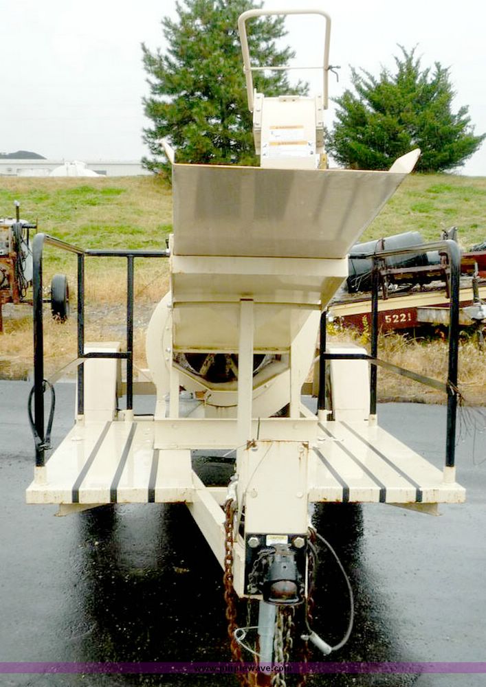 image for item 4005 Finn B 70 straw blower