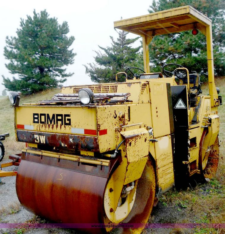 image for item 4007 1986 Bomag BW141 packer