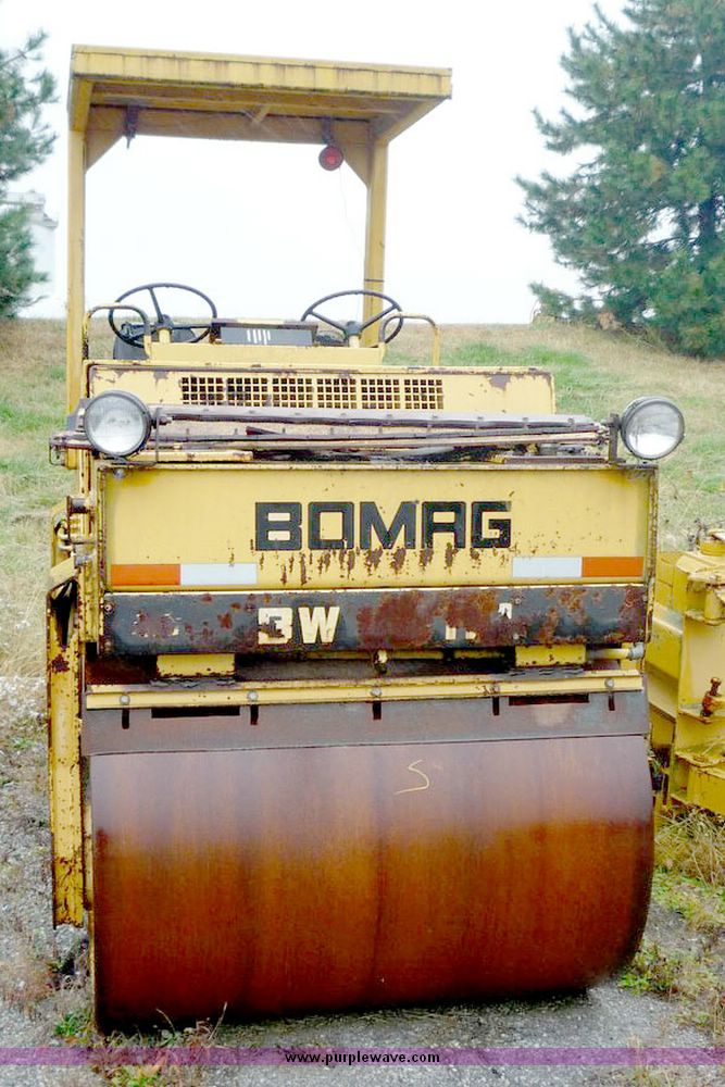 image for item 4007 1986 Bomag BW141 packer