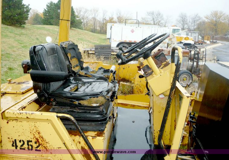 image for item 4007 1986 Bomag BW141 packer