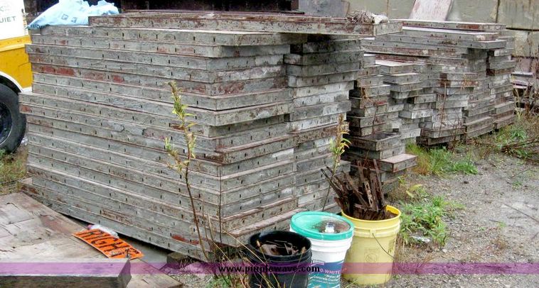 image for item 4019 Assorted concrete forms