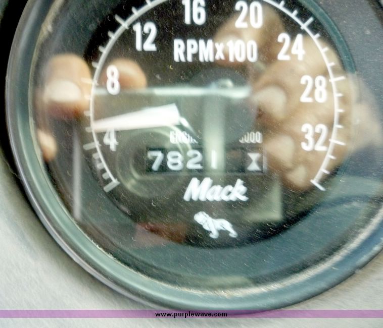 image for item 4042 1987 Mack Econodyne semi truck